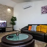 Sonnengarten Floor 2 شقة Marčana