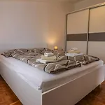 Sonnengarten Floor 2 דירה Marčana