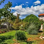 Sonnengarten Floor 2 شقة Marčana